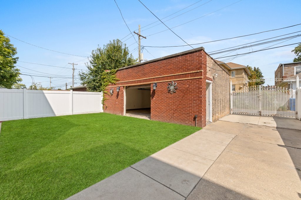 6605 S Whipple Street Property Photo 29