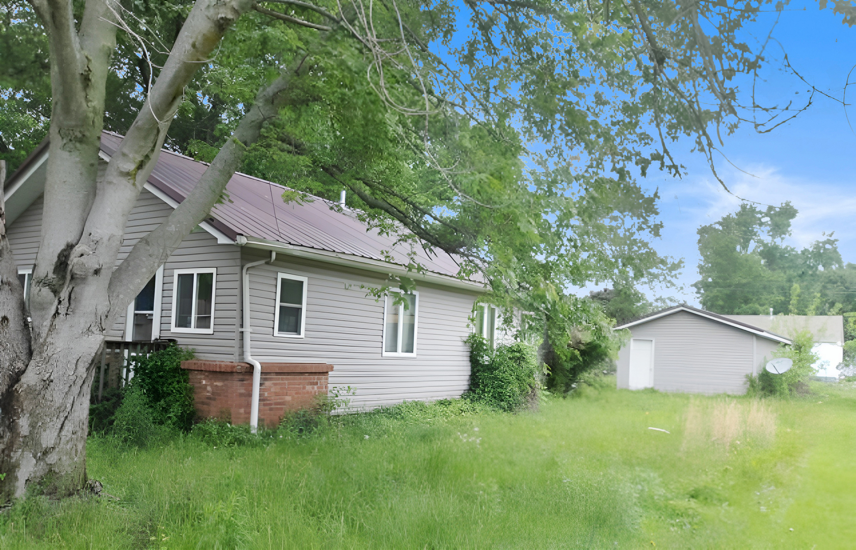 408 E Saint Petersburg Street Property Photo 2