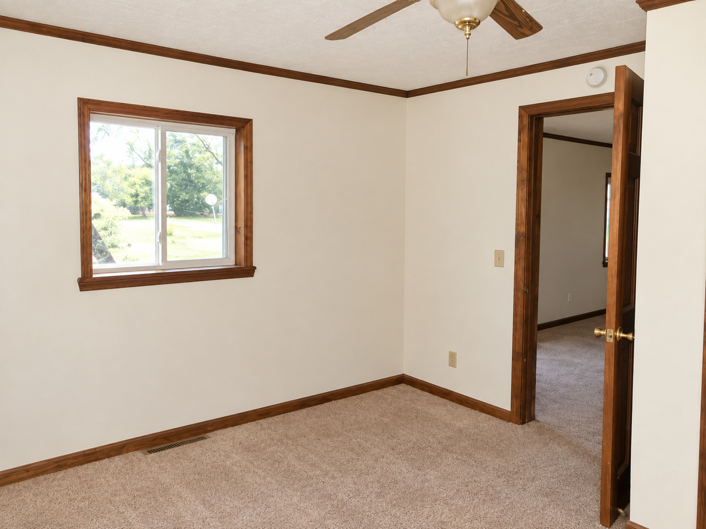 408 E Saint Petersburg Street Property Photo 4