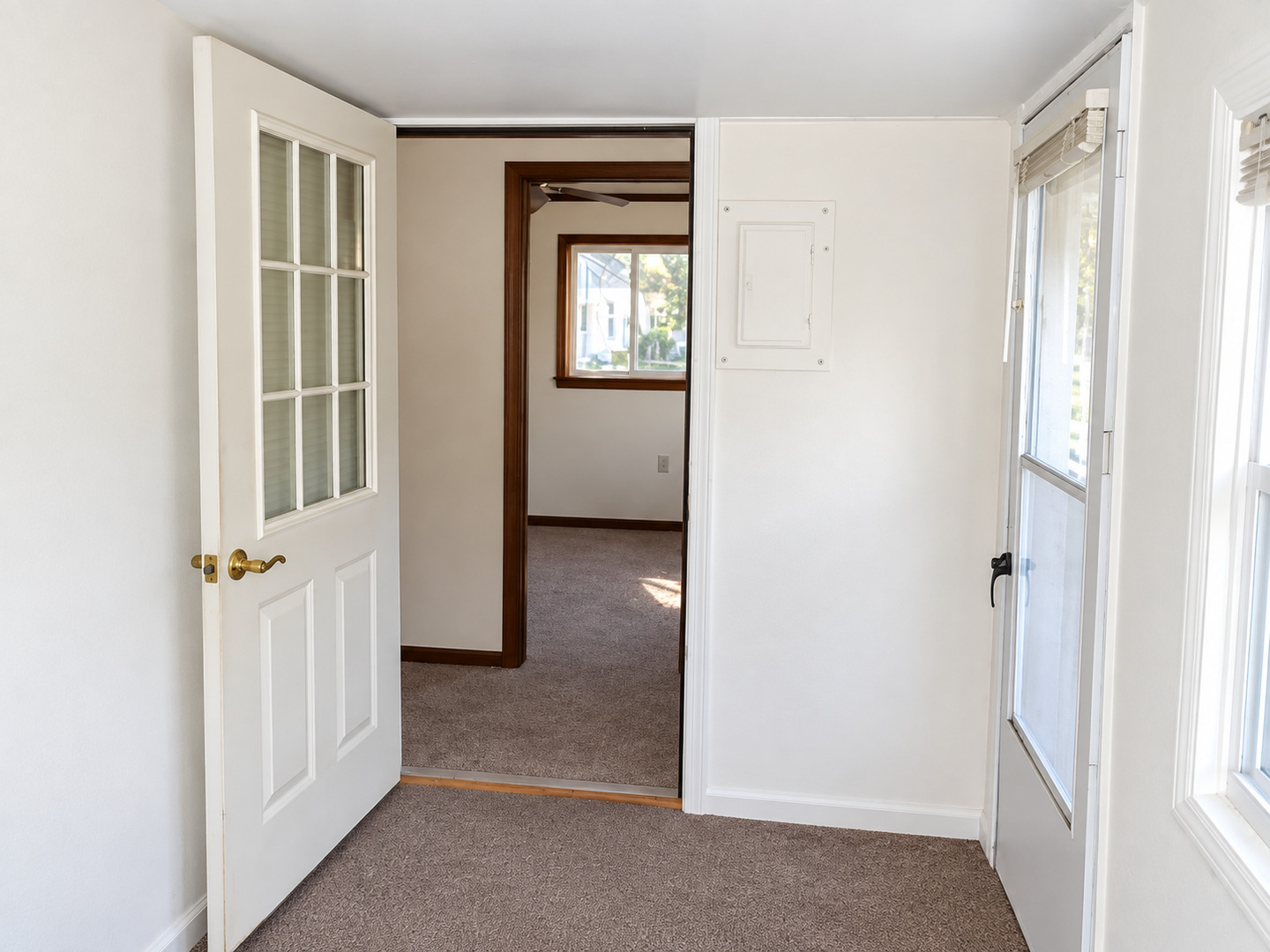 408 E Saint Petersburg Street Property Photo 5