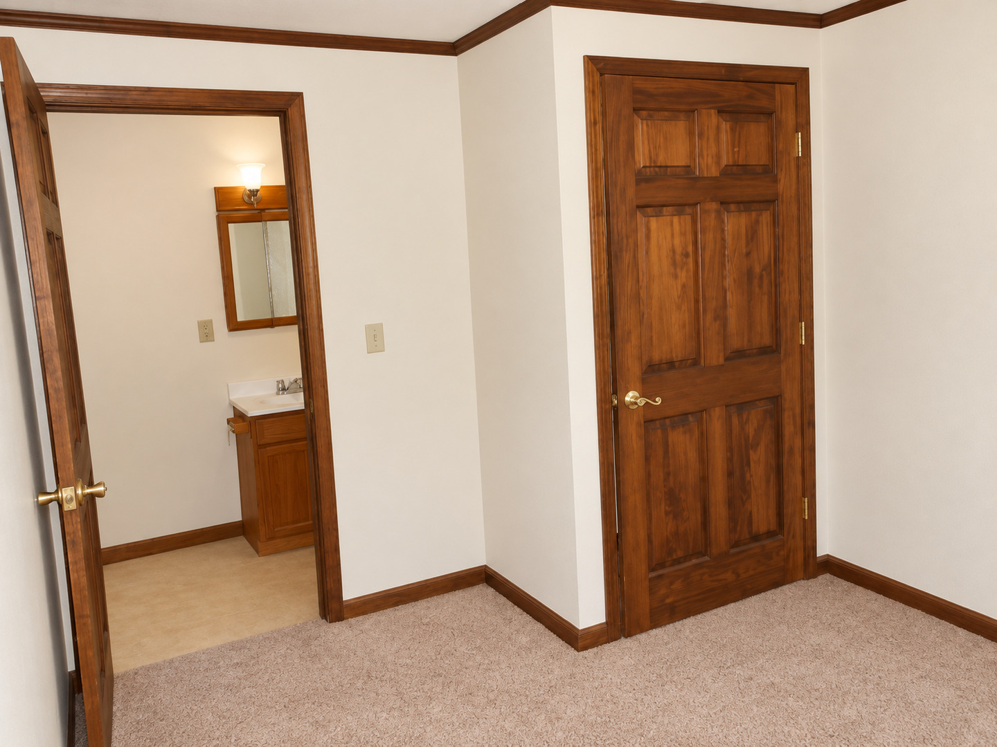 408 E Saint Petersburg Street Property Photo 8