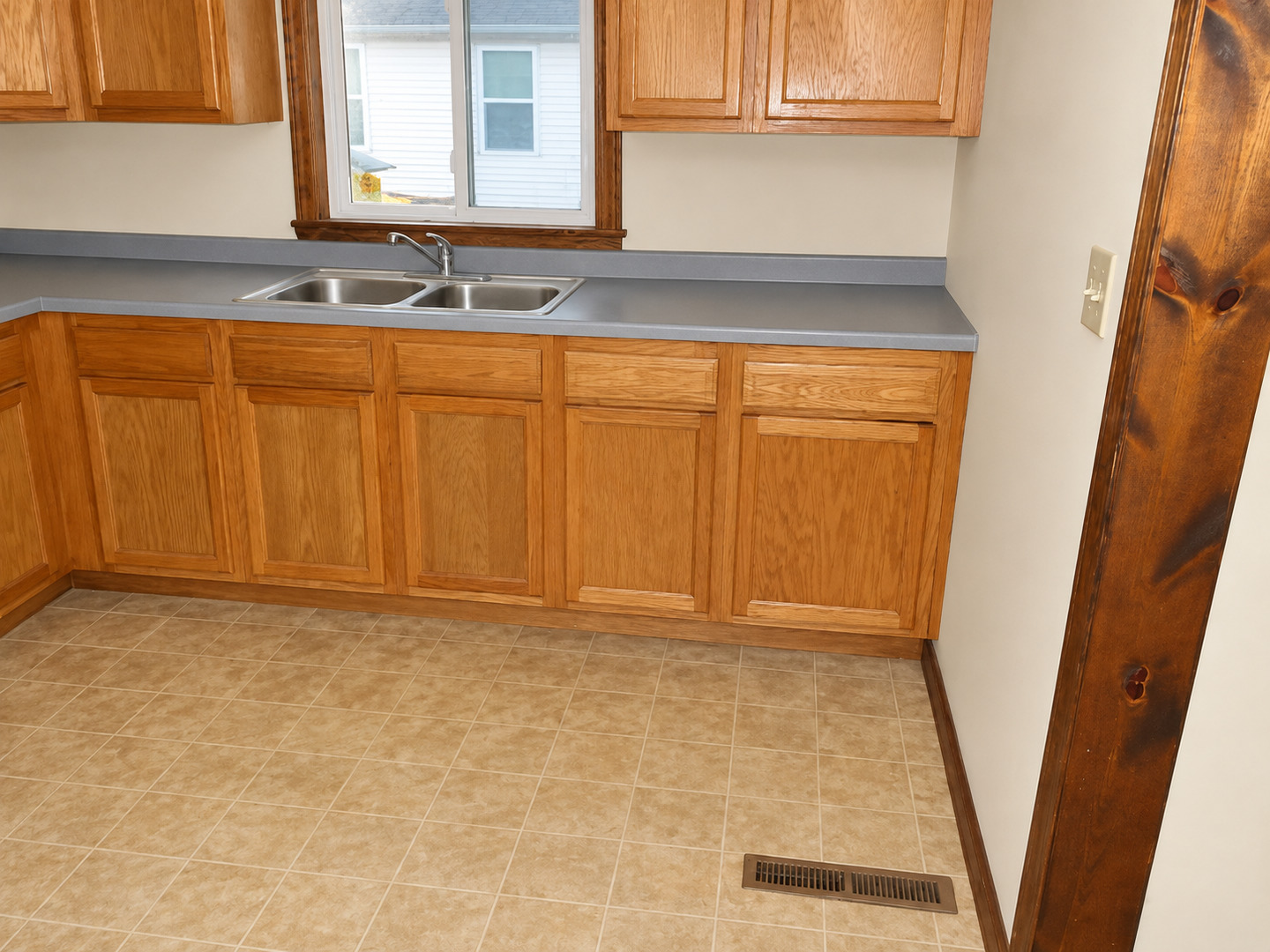 408 E Saint Petersburg Street Property Photo 9