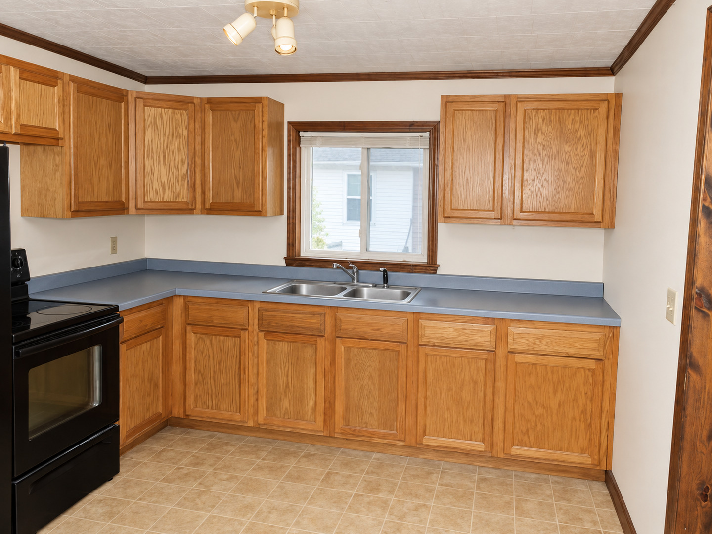 408 E Saint Petersburg Street Property Photo 11