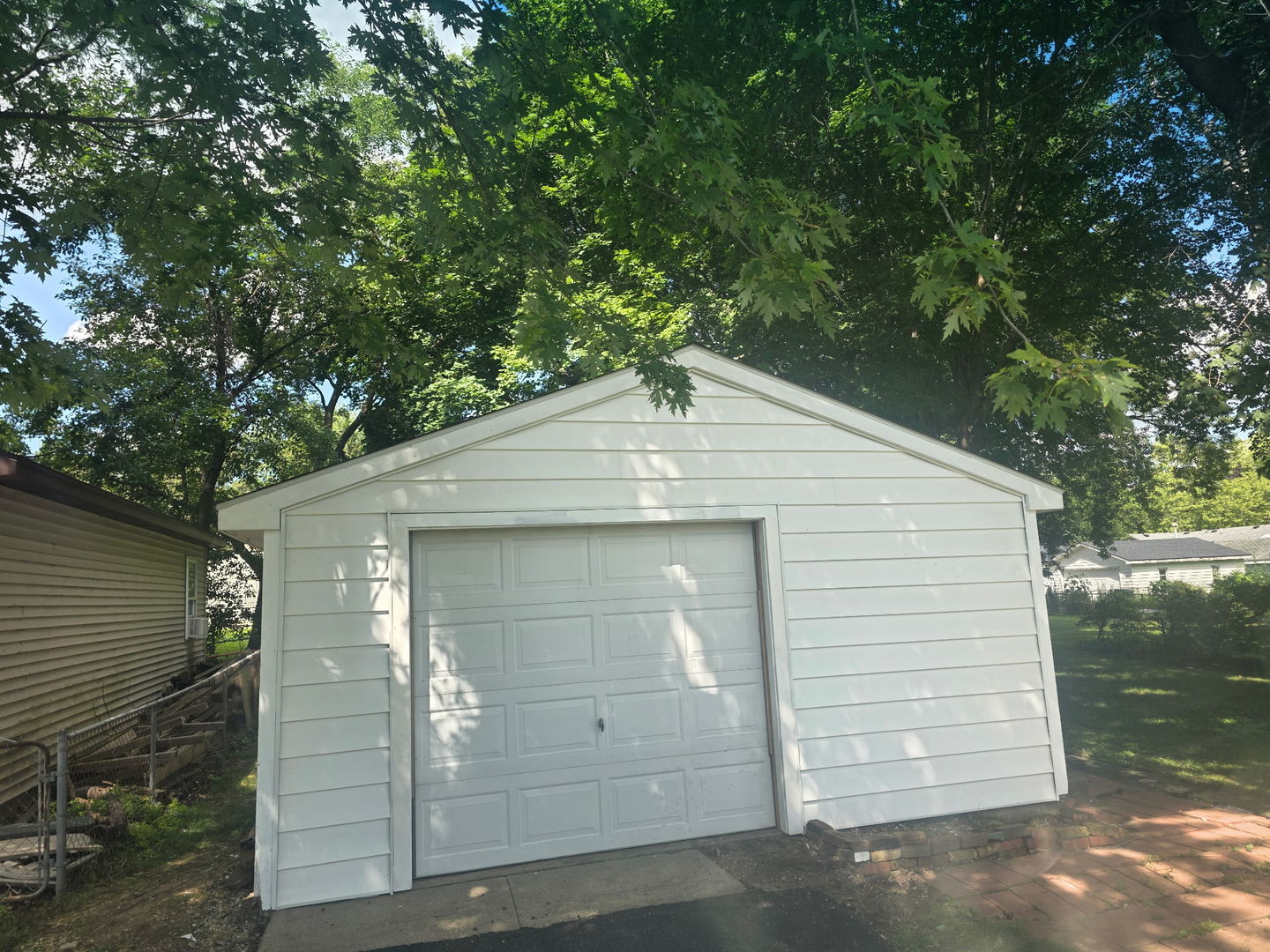 379 E Lincoln Street Property Photo 2