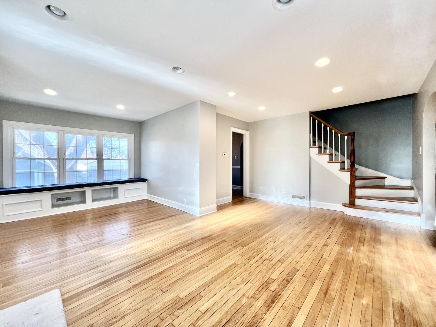 9210 S Trumbull Avenue Property Photo 3