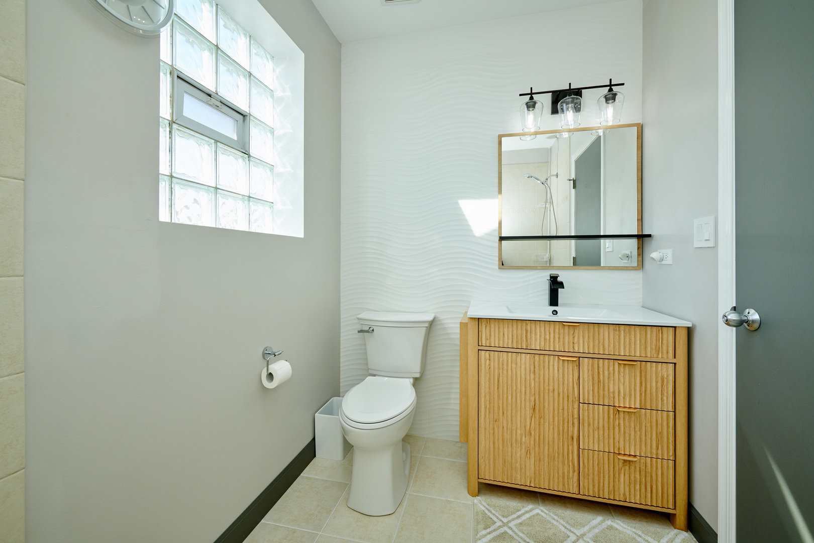 2921 W Washington Boulevard 3 Property Photo 6