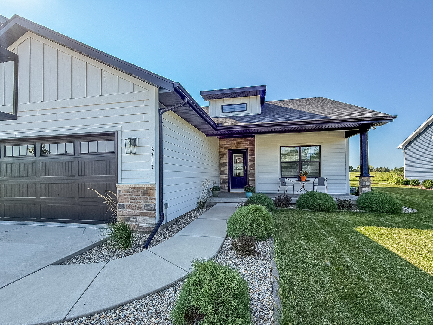 2713 E Stone Creek Boulevard Property Photo 2
