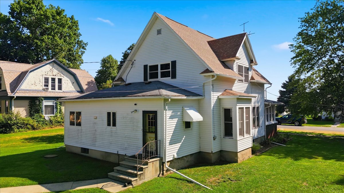 222 Wilson Avenue Property Photo 4