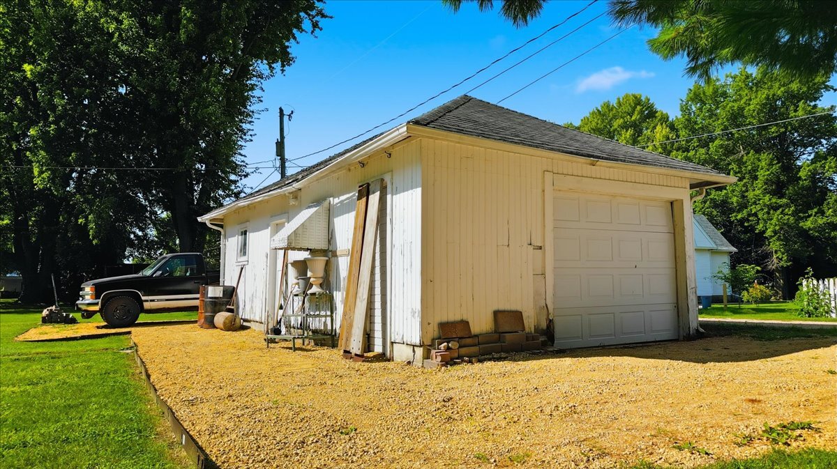 222 Wilson Avenue Property Photo 6
