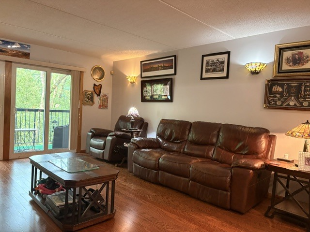 6701 N Milwaukee Avenue 303 Property Photo 11