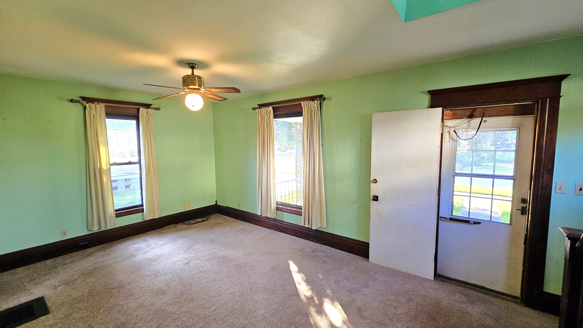 616 Julien Street Property Photo 6