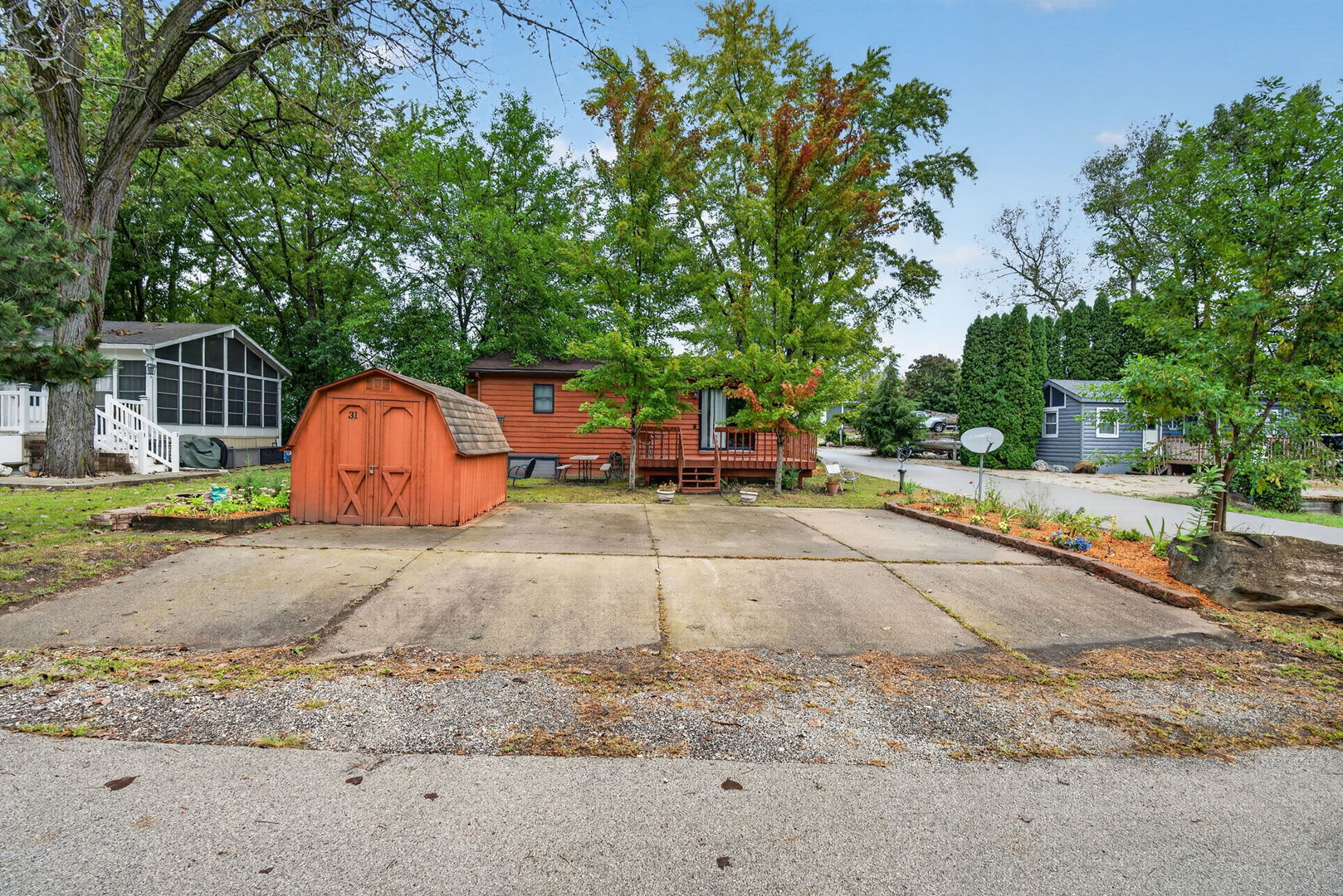 31 Lakeshore Drive Property Photo 1