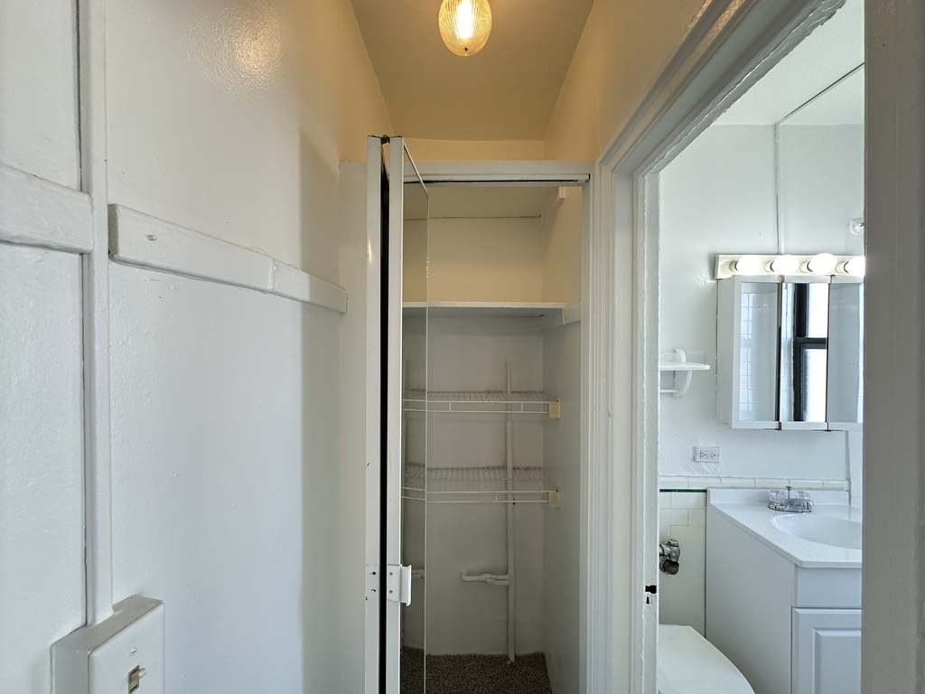 434 W Wellington Avenue 611 Property Photo 15