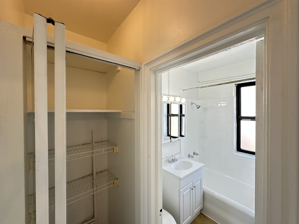 434 W Wellington Avenue 611 Property Photo 16