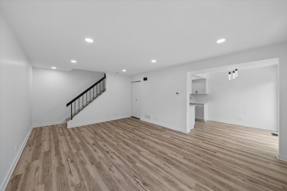 185 College Drive B Property Photo 4