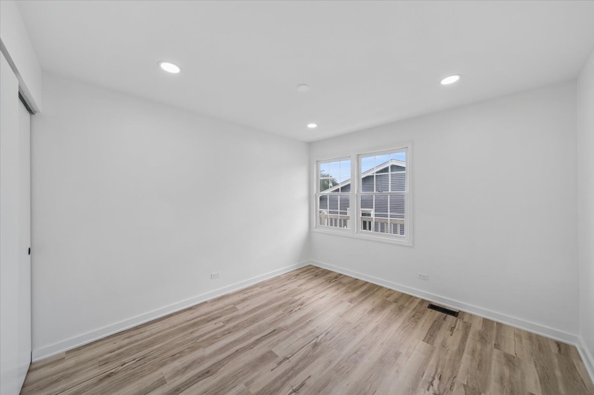 185 College Drive B Property Photo 16