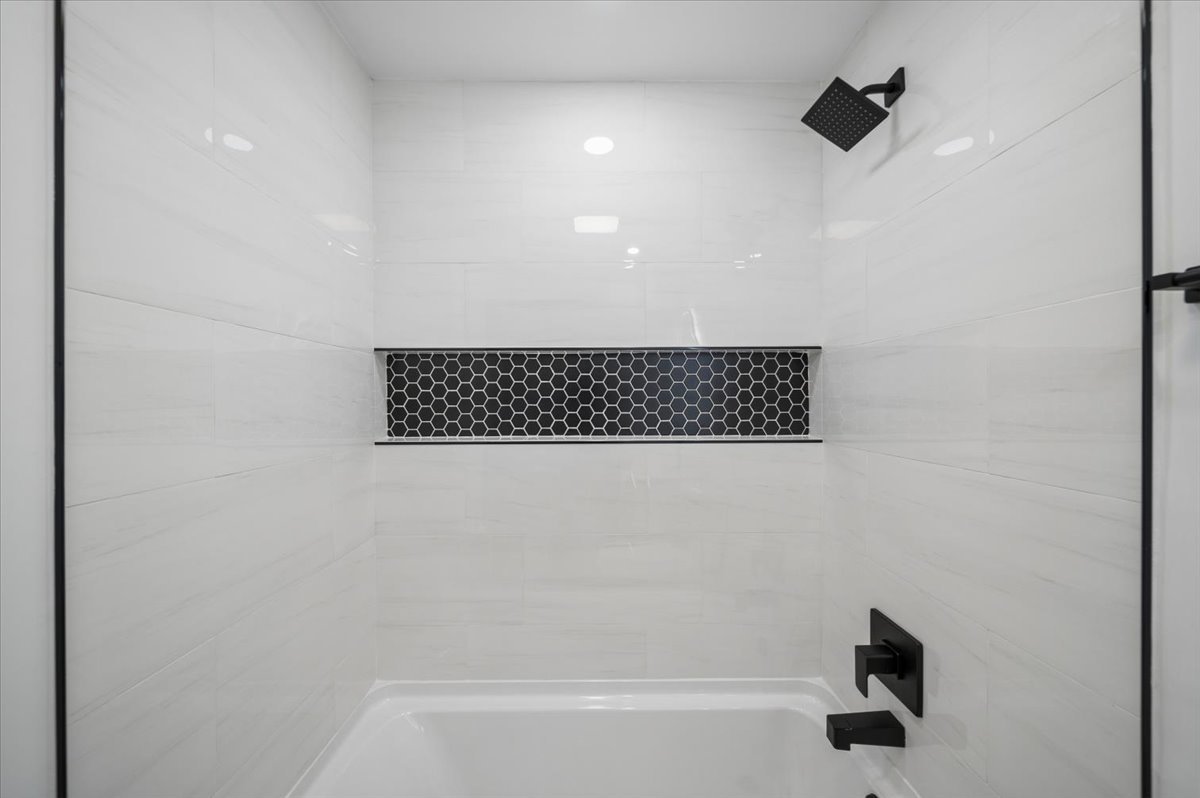 185 College Drive B Property Photo 18