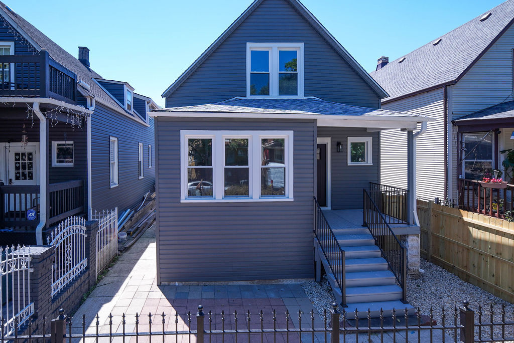 2250 N Kostner Avenue Property Photo