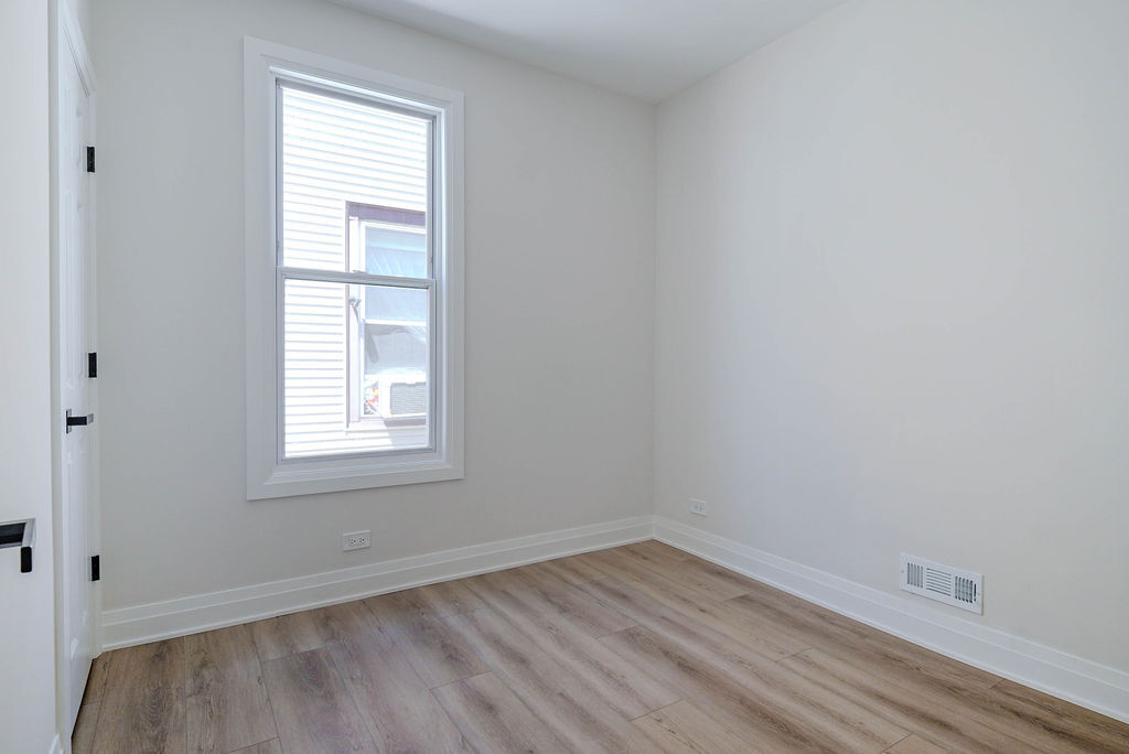 2250 N Kostner Avenue Property Photo 12