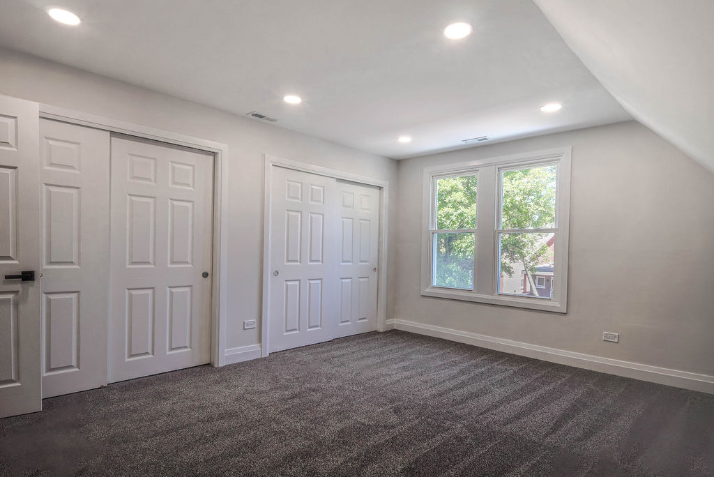 2250 N Kostner Avenue Property Photo 15