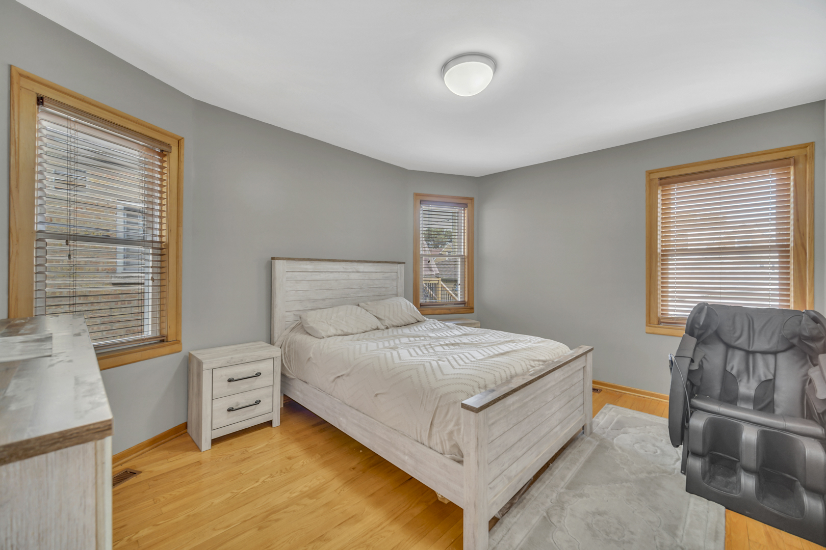3331 N Rutherford Avenue Property Photo 14