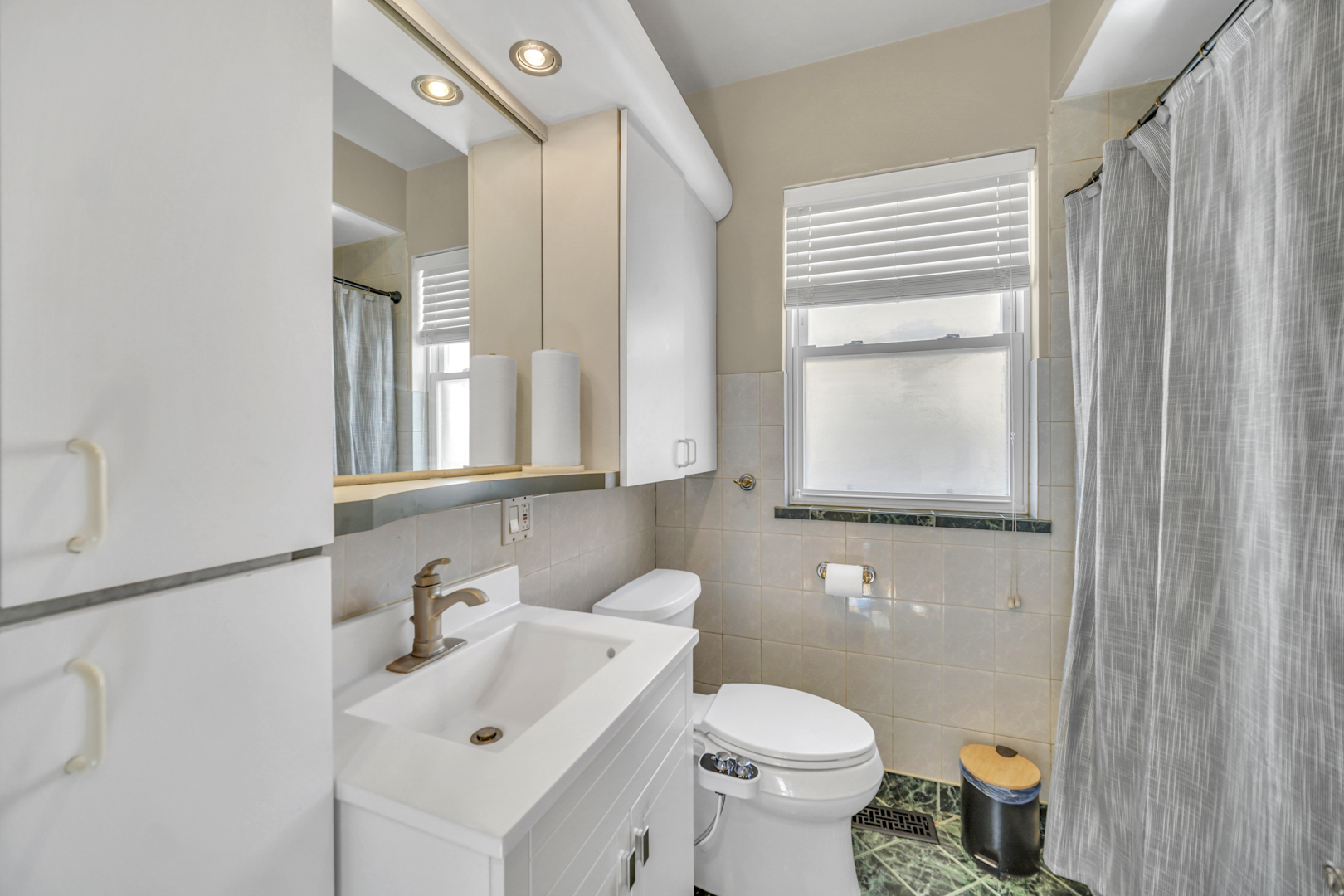 3331 N Rutherford Avenue Property Photo 16