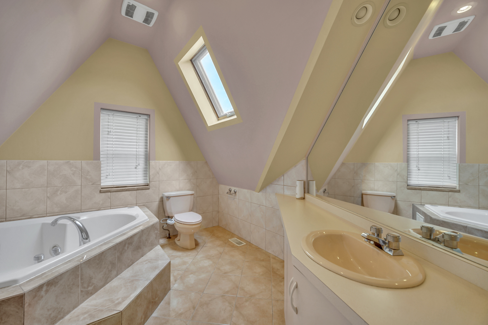 3331 N Rutherford Avenue Property Photo 20