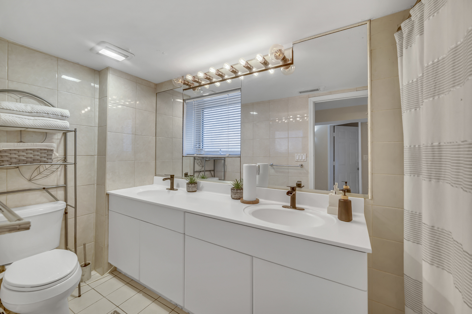 3331 N Rutherford Avenue Property Photo 24
