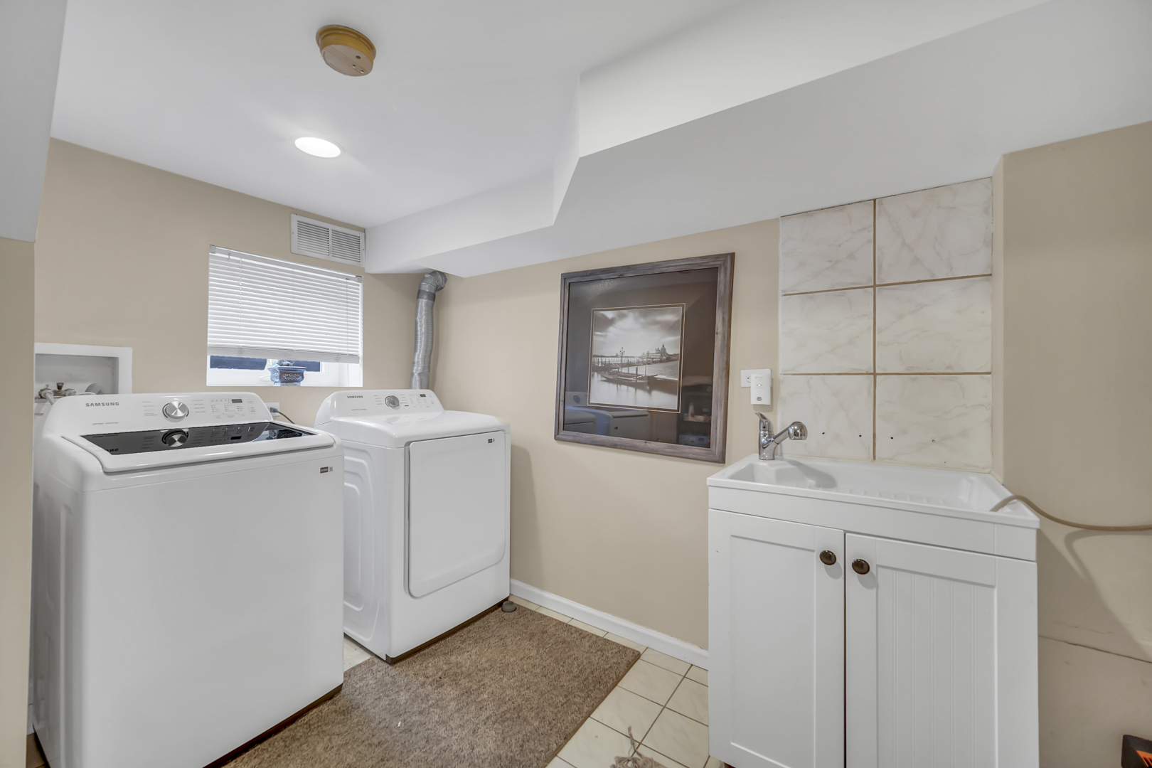 3331 N Rutherford Avenue Property Photo 27
