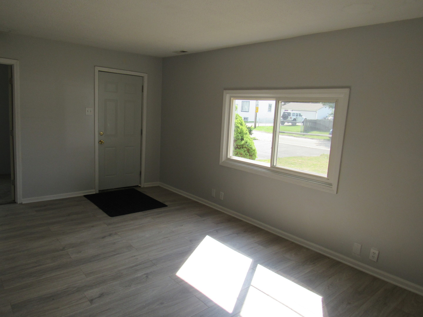 1613 Juneway Terrace Property Photo 4