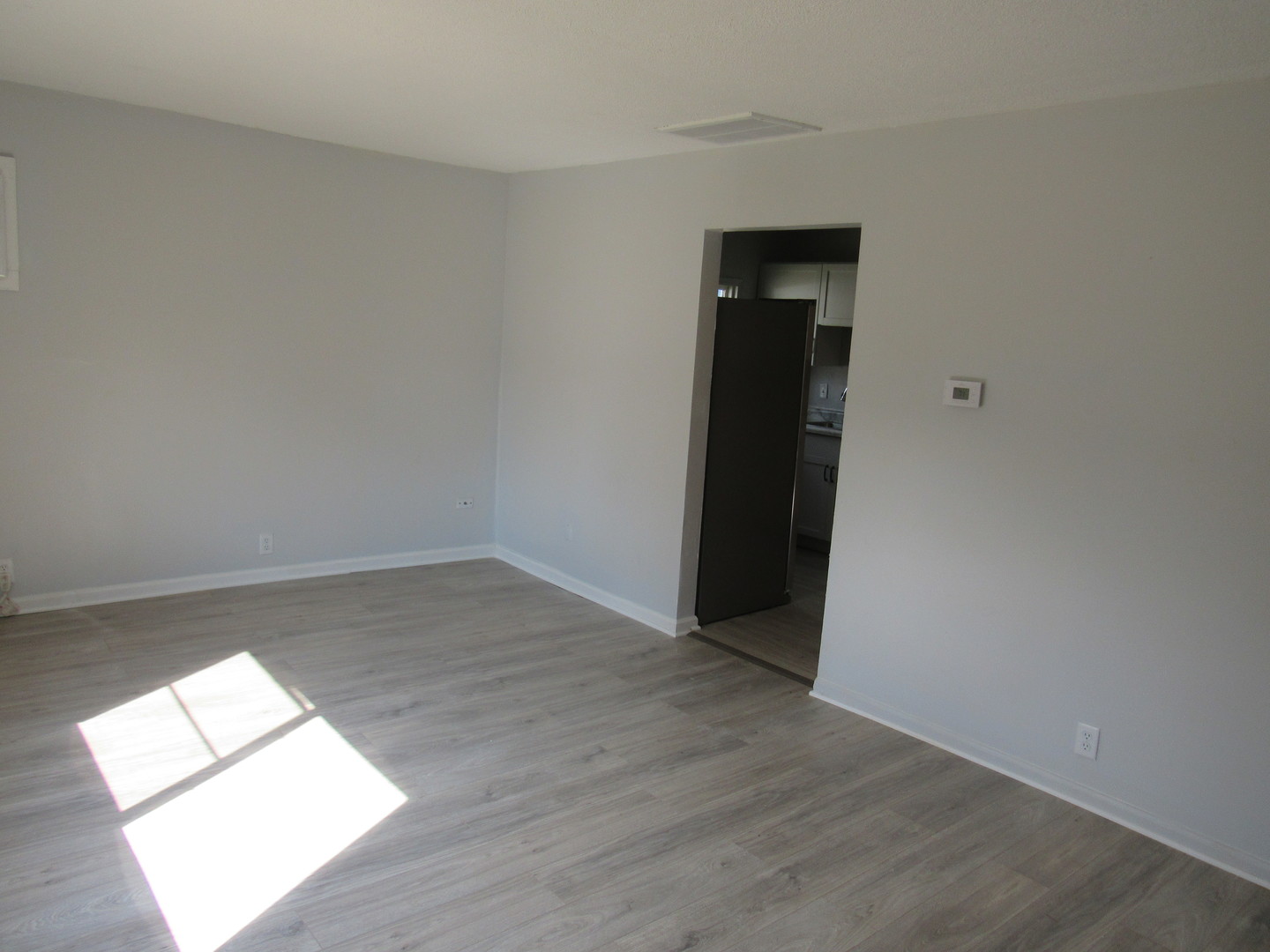 1613 Juneway Terrace Property Photo 5