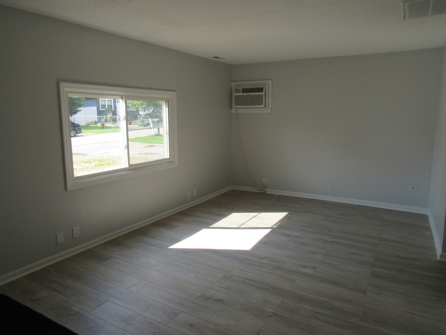 1613 Juneway Terrace Property Photo 6