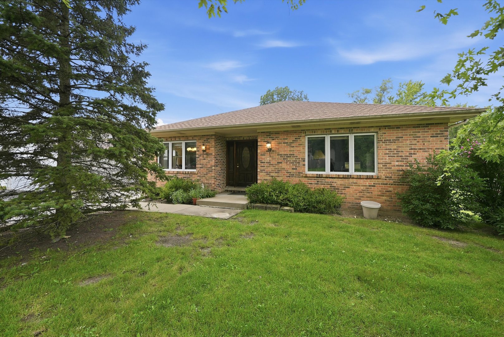 709 Jenkisson Avenue Property Photo 2