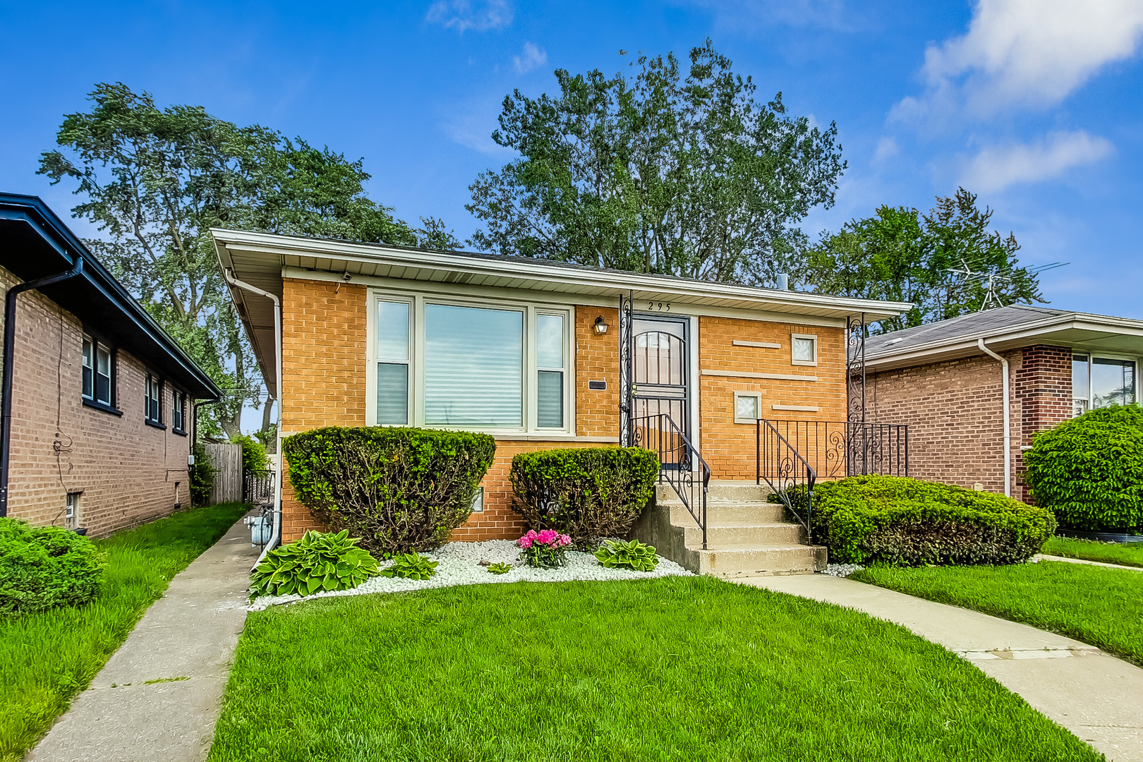 295 Prairie Avenue Property Photo 1