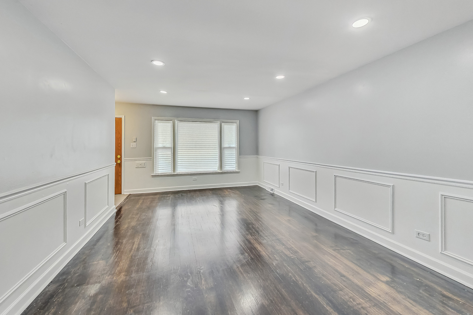 295 Prairie Avenue Property Photo 3