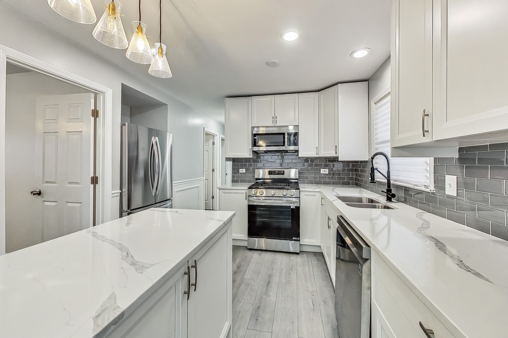 295 Prairie Avenue Property Photo 4