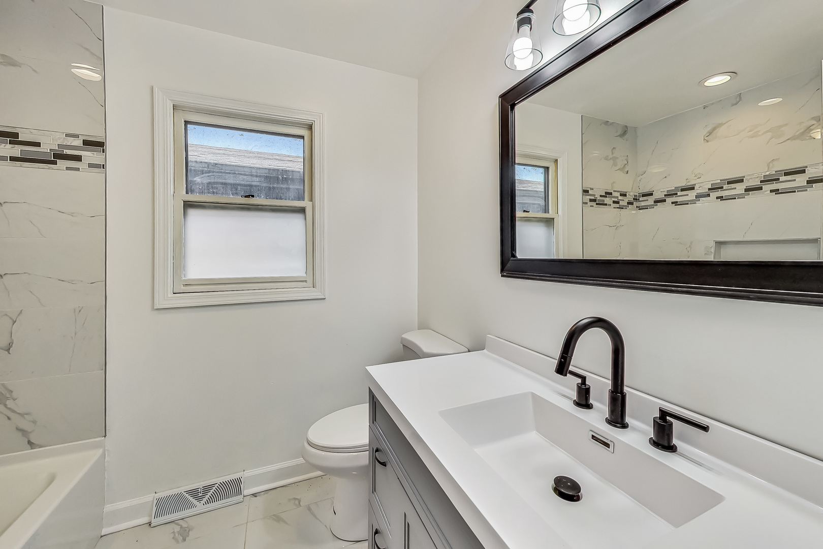 295 Prairie Avenue Property Photo 10