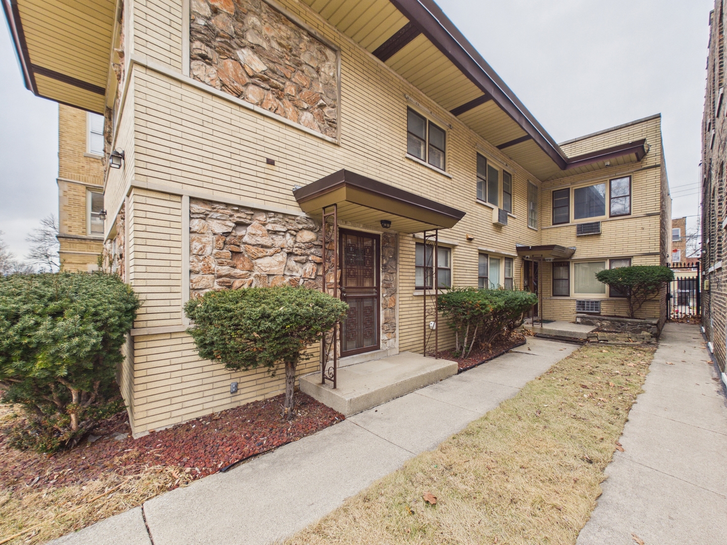11219 S King Drive 1r Property Photo 2