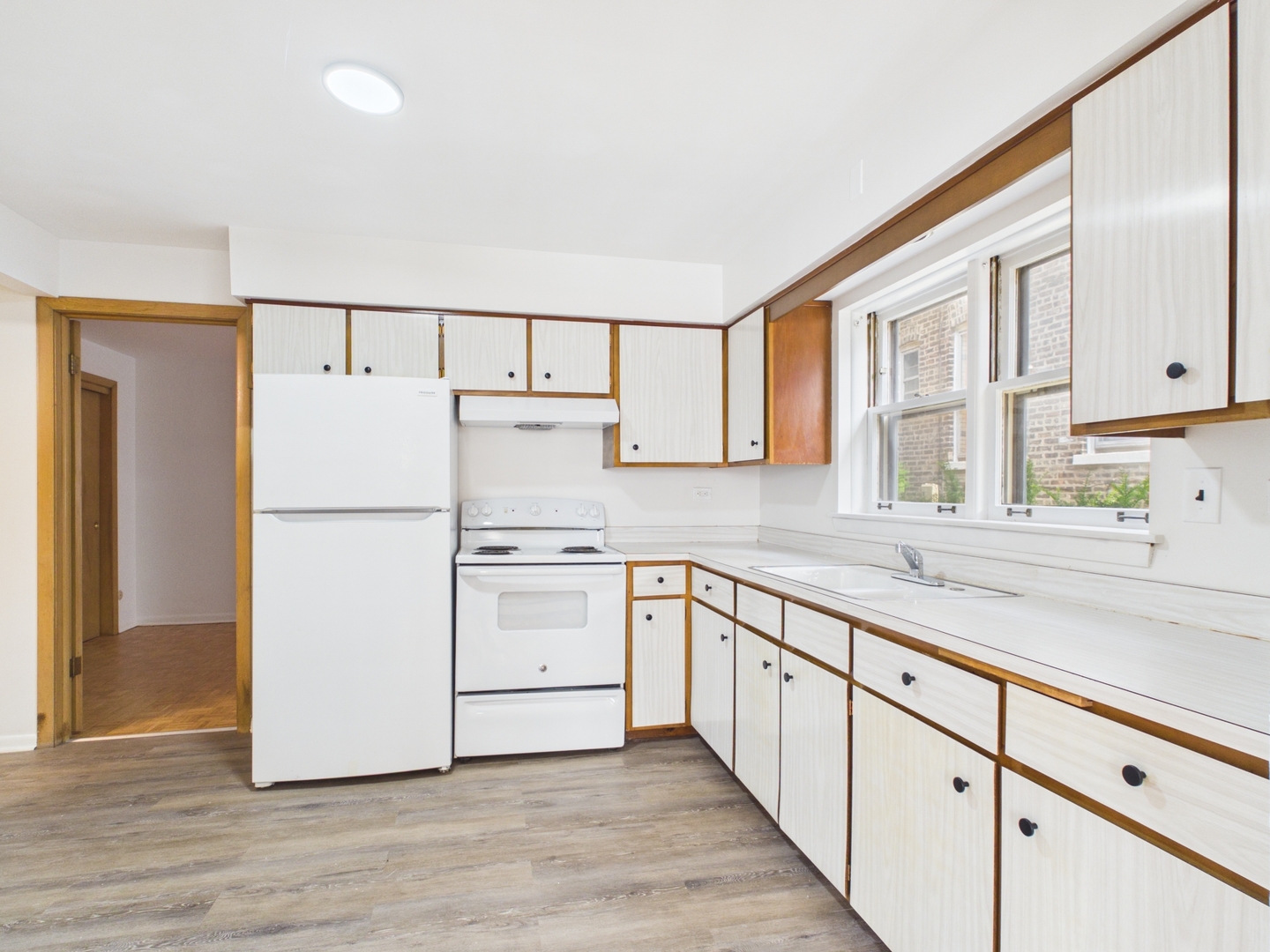 11219 S King Drive 1r Property Photo 4