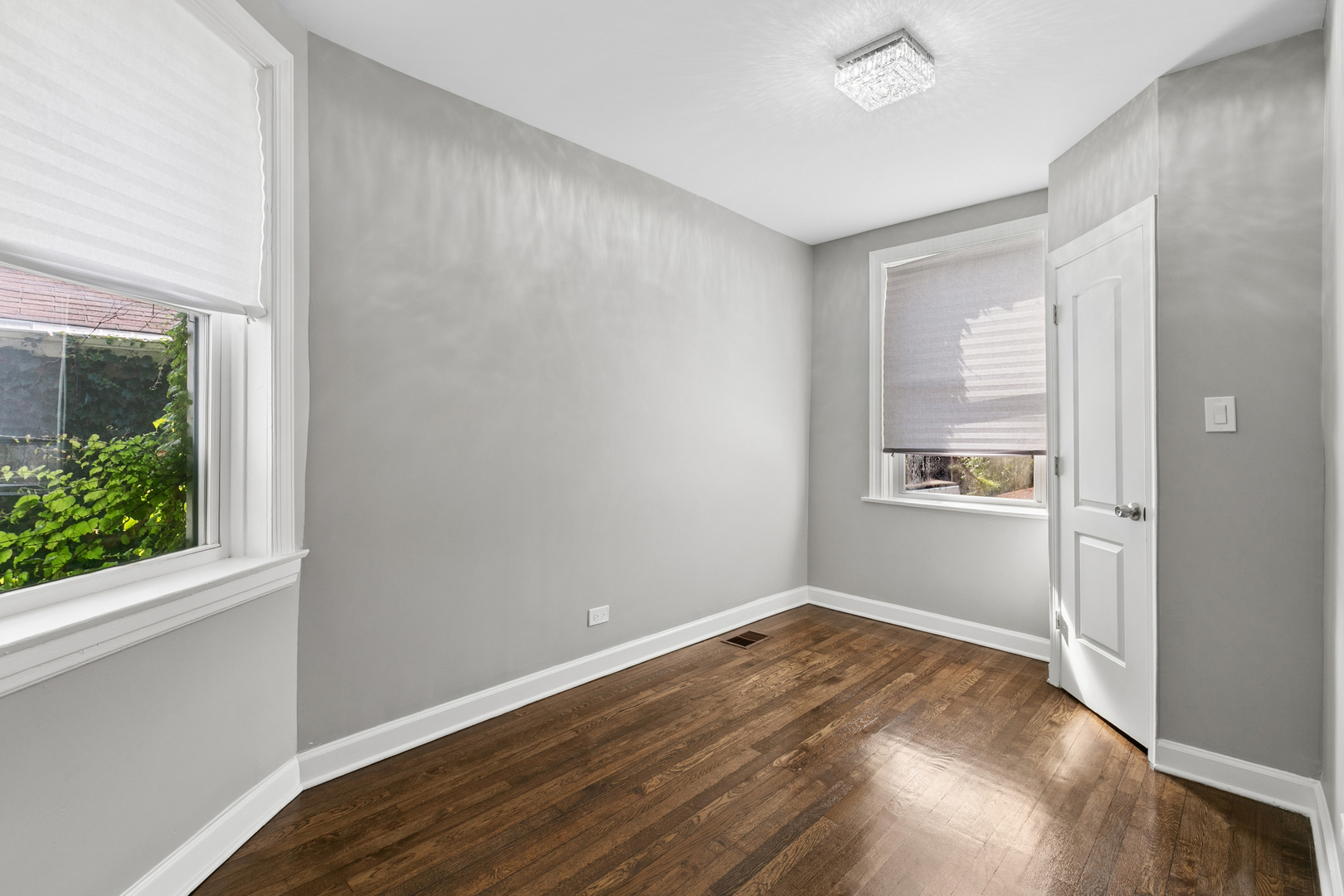 701 E 89th Place Property Photo 11
