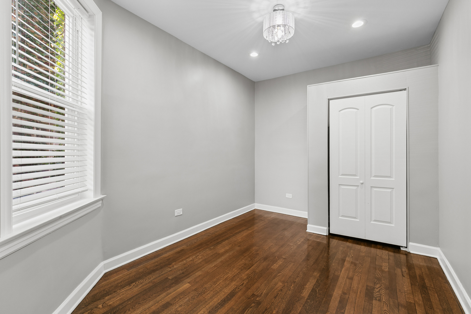701 E 89th Place Property Photo 15