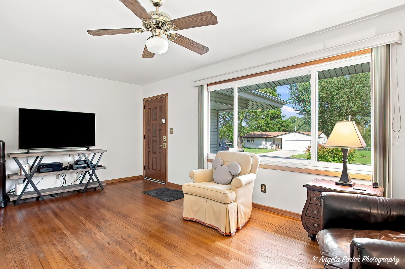 4707 William Street Property Photo 4