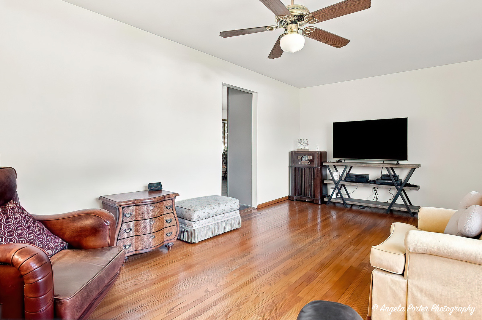 4707 William Street Property Photo 5