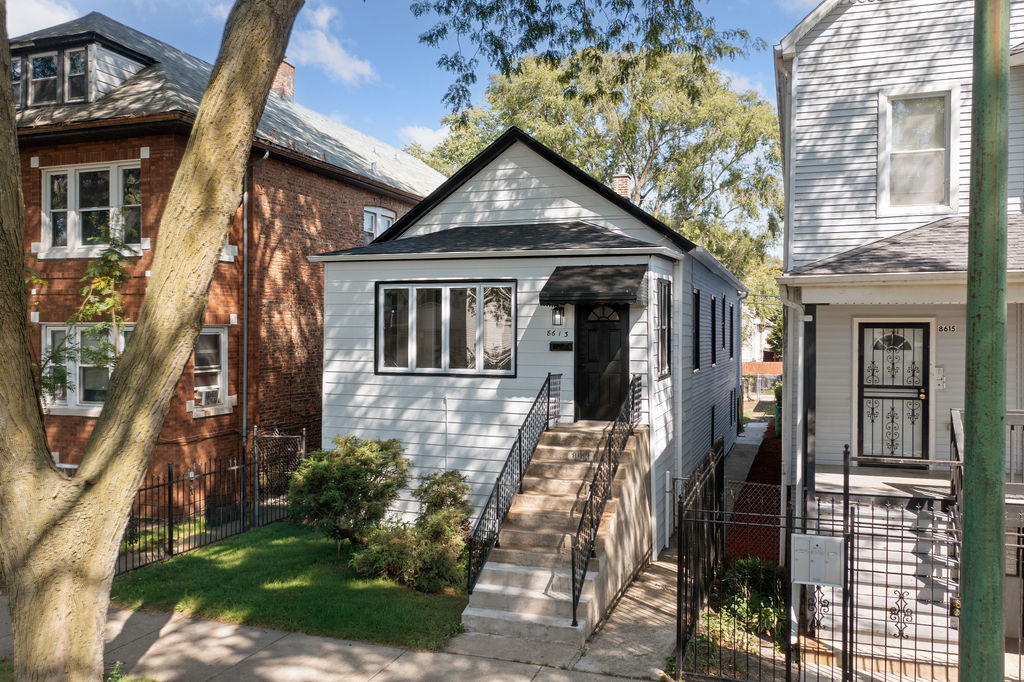 8613 S Colfax Avenue Property Photo 2