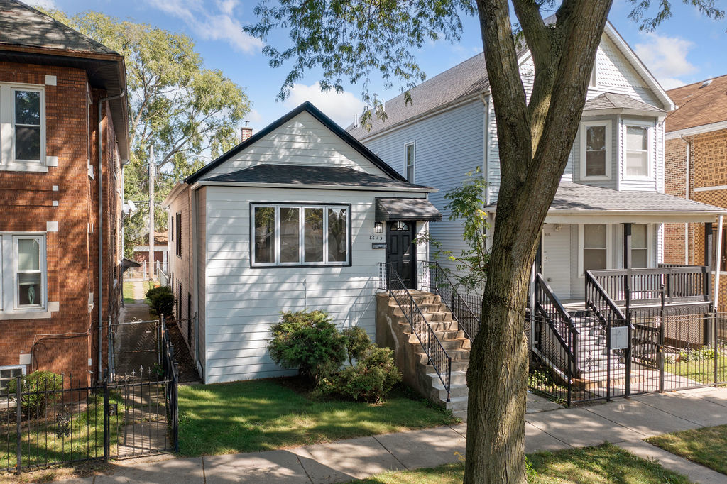 8613 S Colfax Avenue Property Photo 3