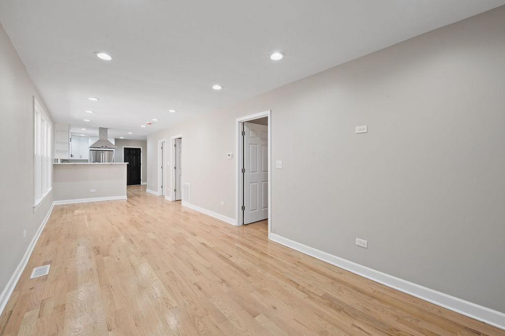 8613 S Colfax Avenue Property Photo 17