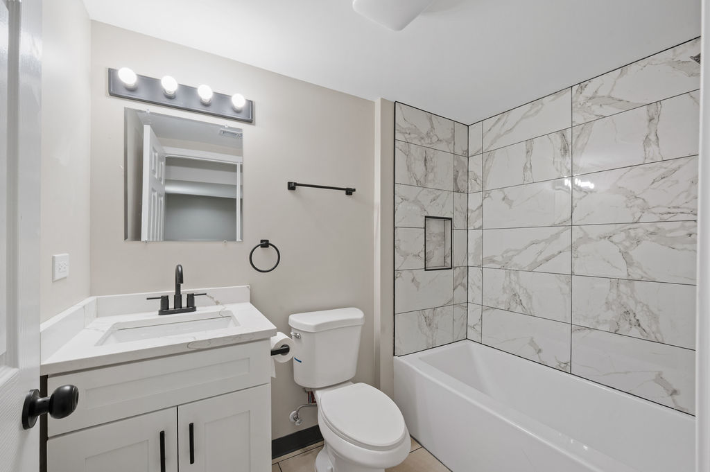 8613 S Colfax Avenue Property Photo 23