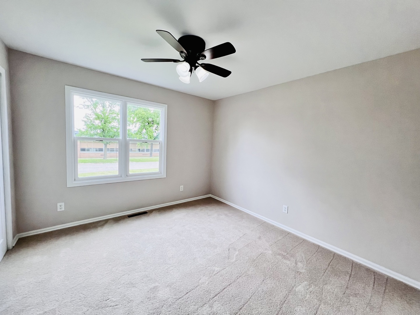 203 E Harrison Street Property Photo 6