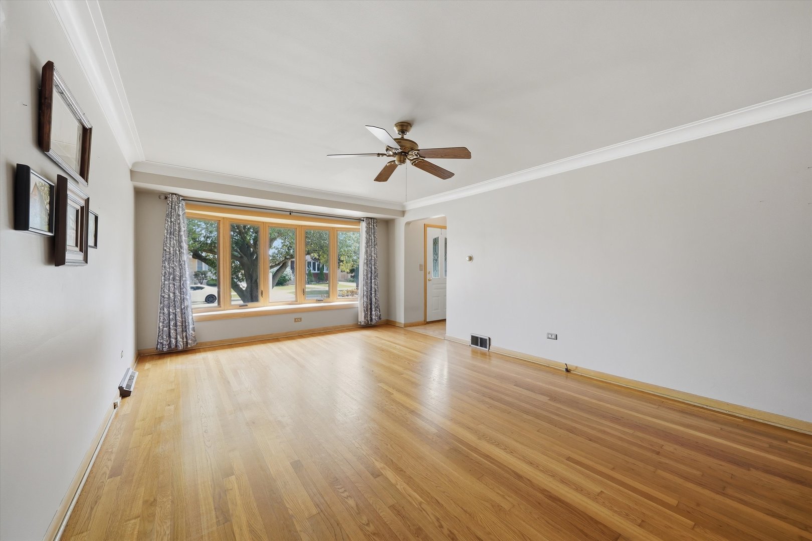 8350 S Karlov Avenue Property Photo 3