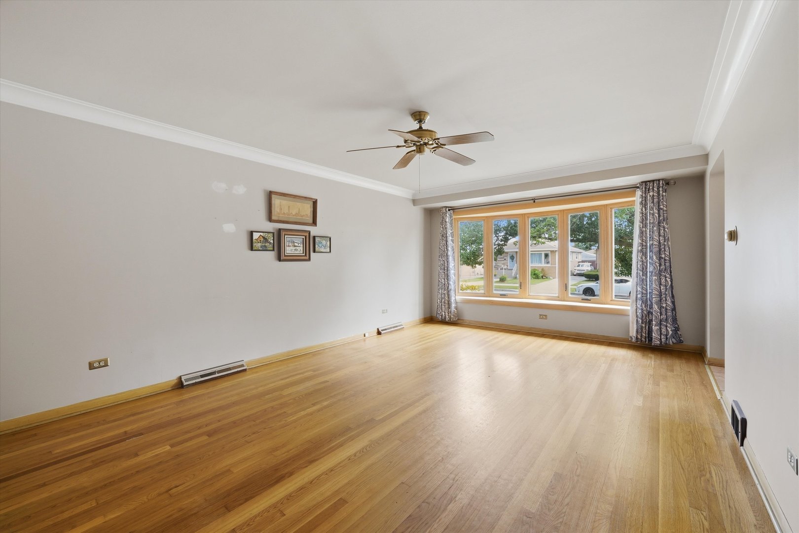 8350 S Karlov Avenue Property Photo 4
